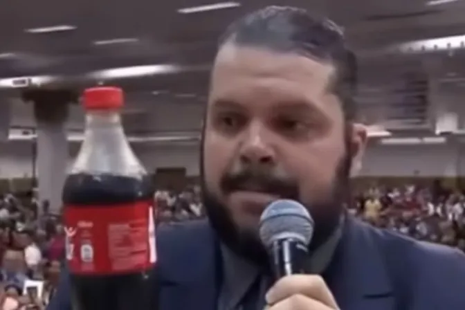 Pastor evangélico pide perdón a católicos por comparar a la Virgen con Coca-Cola