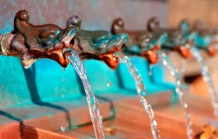 El agua potable es un bien escaso que debería ser accesible a todos. Foto: Pixabay 