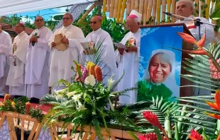 Una foto de la Misa de beatificación de la mártir Aguchita en San Ramón. Cortesía Hna. Norma Condori de la Congregación de Nuestra Señora de la Caridad del Buen Pastor 