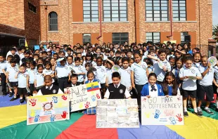 Niños participando en "Aid for Ecuador" / Arquidiócesis de los Ángeles 
