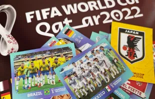 Álbum y "estampitas" oficiales de Panini para el Mundial Qatar 2022. Crédito: David Ramos / ACI Prensa. 
