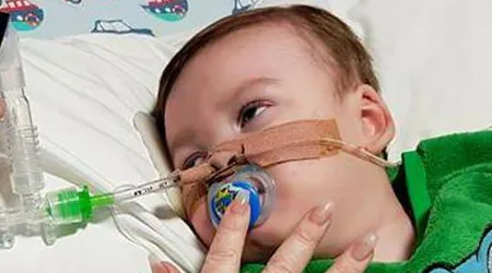 Cardenal denuncia que Alfie Evans es víctima de "perversión" económica