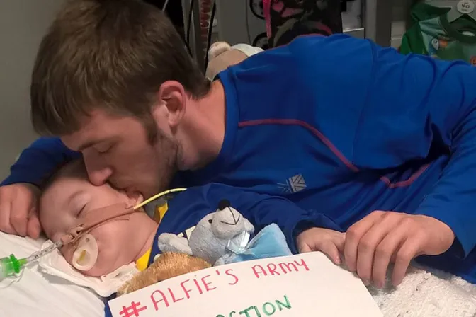 Corte niega apelación a padres de Alfie Evans y desconectarán soporte vital