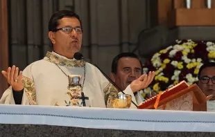 Mons. Alfonso Miranda, secretario general de la Conferencia del Episcopado Mexicano, preside la Misa en la Basílica de Guadalupe a un año de sismos en México. Foto: David Ramos / ACI Prensa. 