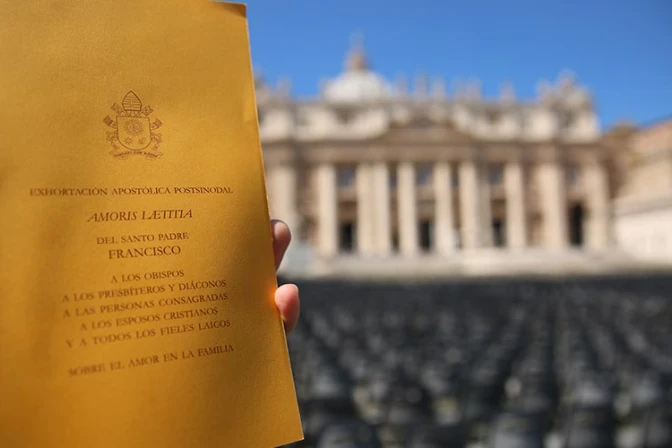 Arzobispo alerta ante manipulación de exhortación Amoris Laetitia