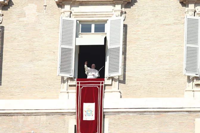 Papa Francisco exhortó a seminaristas edificar su vocación sobre estas "columnas"