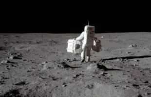 Buzz Aldrin camina sobre la superficie de la Luna durante la misión del Apolo 11. Crédito: NASA. 