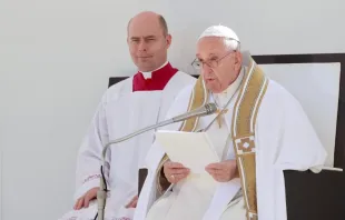 Papa Francisco en la Misa en L'Aquila. Crédito: Daniel Ibáñez/ACI Prensa 