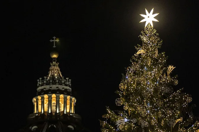 Vaticano: Árbol de Navidad del 2020 tiene adornos hechos a mano por personas sin hogar