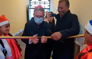 El Arzobispo de Bogotá, Mons. Luis  José Rueda Aparicio, inaugura la Casa de la Esperanza. Crédito: Eduardo Berdejo (ACI) 