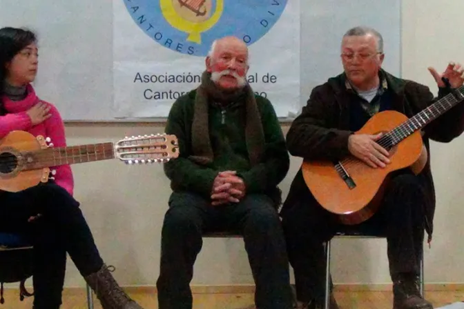 Reflexionan sobre desafíos de “El canto a lo divino”, tradición con siglos de historia