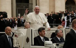 El Papa en la Audiencia General. Foto: Daniel Ibáñez / ACI Prensa 