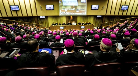 Estos son todos los participantes del encuentro sobre protecciu00f3n de menores en la Iglesia