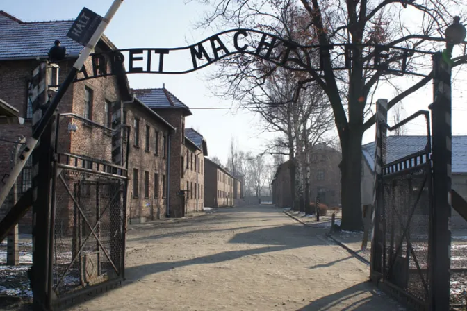 La verdad de Auschwitz debe servir para unir a la sociedad, dice obispo