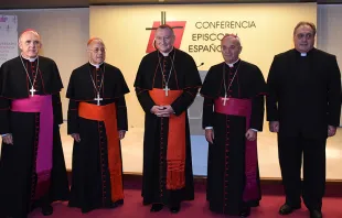 Cardenal Pietro Parolin (centro) junto con el Cardenal Ricardo Blu00e1zquez, el nuncio en Espau00f1a, Mons. Renzo Frattini, Mons. Carlos Osoro y P. Josu00e9 Maru00eda Gil Tamayo. Foto: CEE 