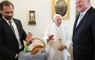 El Papa en la celebración de su 90 cumpleaños. Foto: L'Osservatore Romano 