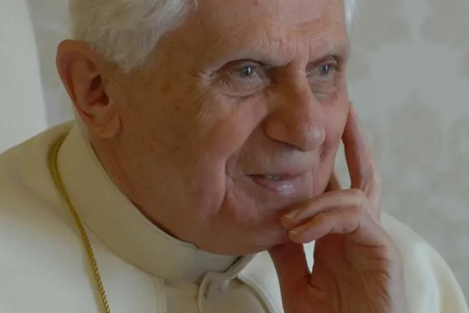 En una nueva biografía, Benedicto XVI lamenta el moderno "credo anticristiano"