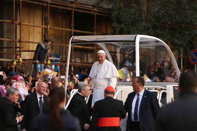 ¿Monjas que dejan todo por ver la telenovela? Dos anécdotas del Papa sobre el peligro de la mundanidad