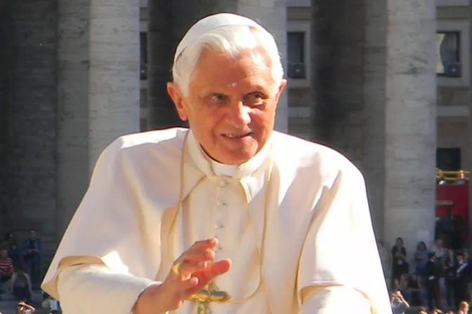 Benedicto XVI asistirá al encuentro del Papa Francisco con más de 40 mil ancianos