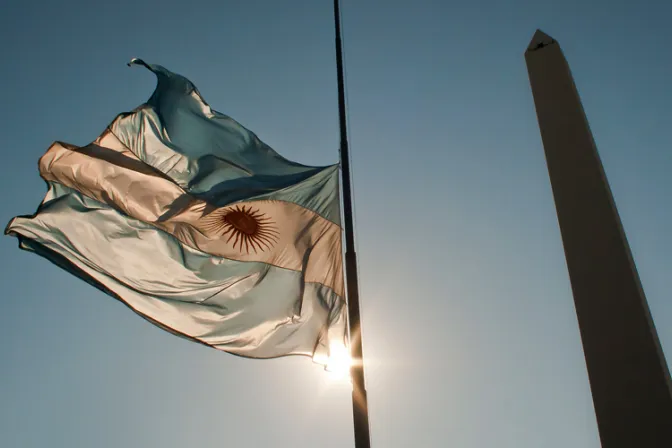 Urge afrontar alta tasa de desempleo y deuda “astronómica” de Argentina, dice Arzobispo