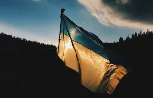 Bandera de Ucrania. Crédito: Max Kukurudziak / Unsplash.