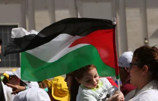 Una bandera palestina en la Plaza de San Pedro. Foto: Bohumil Petrik (ACI Prensa) 