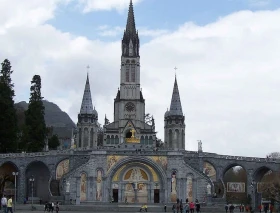 La decisión de retirar los mosaicos del P. Rupnik del Santuario de Lourdes se anunciará pronto