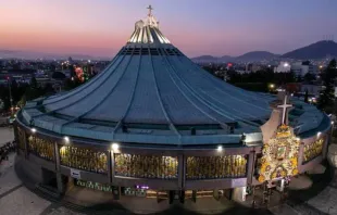 Basílica de Nuestra Señora de Guadalupe, la noche del 11 de diciembre de 2021. Crédito: Twitter / Claudia Sheinbaum, jefa de Gobierno de la Ciudad de México. 
