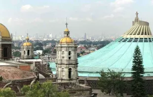 Antigua (izquierda) y nueva Basílica de Guadalupe (derecha) en Ciudad de México. Crédito: David Ramos / ACI Prensa. 