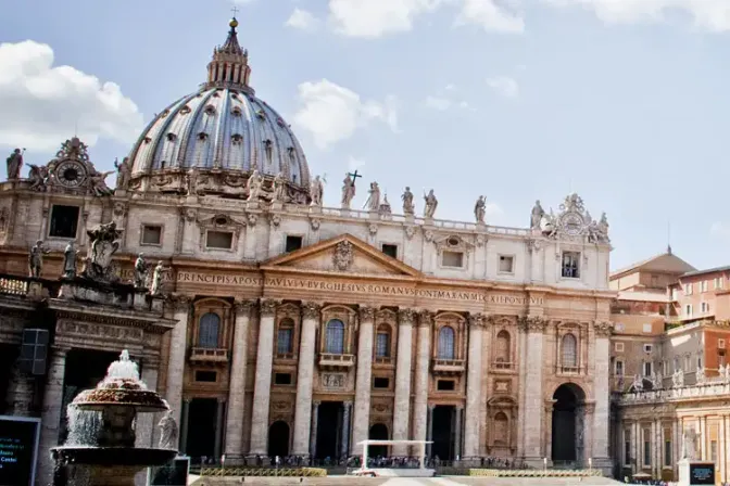 Vaticano califica de “doloroso” el cierre de escuelas católicas en el mundo