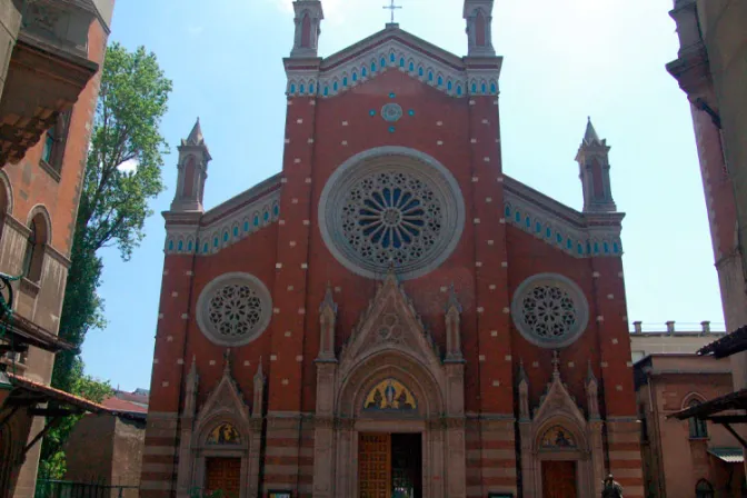 Arrestan a estafador que intentó vender centenaria basílica