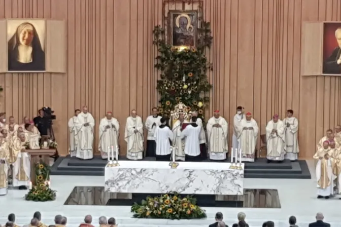 ¡Fiesta en el Cielo! Beatifican a mentor de San Juan Pablo II junto a religiosa