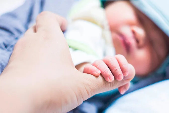 “Bebé milagro” nace a las 21 semanas y desafía a la ciencia al sobrevivir