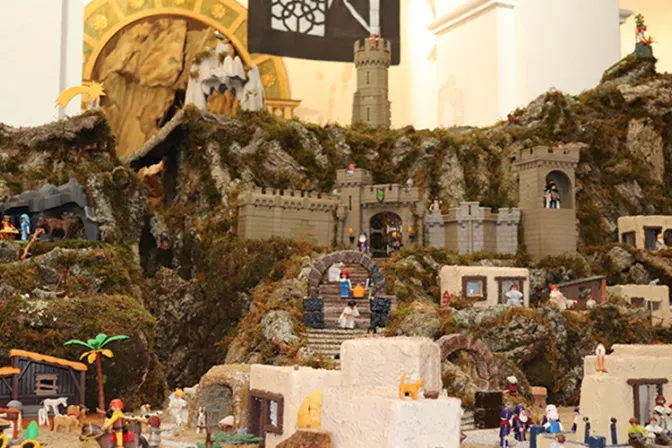 Más de 800 piezas de Playmobil forman este espectacular nacimiento