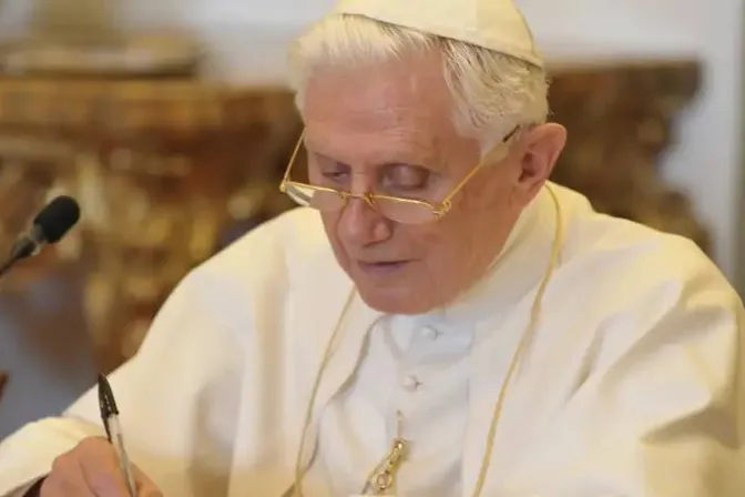 Director editorial del Vaticano recuerda cómo Benedicto XVI combatió abusos en la Iglesia