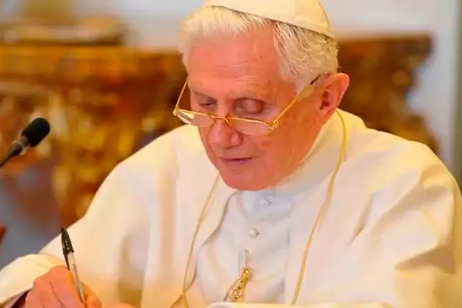 Benedicto XVI defiende su inocencia y pide perdón a las víctimas de abusos 