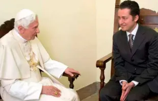 Benedicto XVI con Paolo Gabriele en una imagen de archivo. Foto: Vatican Media 