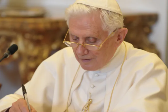 Obispos del mundo piden oraciones por el Papa Emérito Benedicto XVI