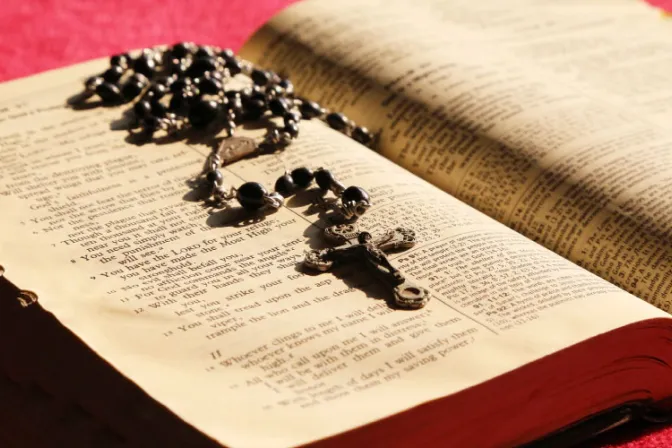 Obispos temen que proyecto de ley criminalice la Biblia y el Catecismo en Escocia
