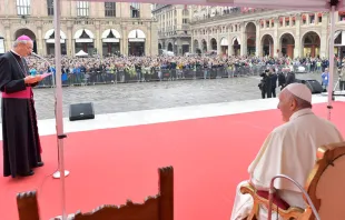 El Papa Francisco en Bologna ante trabajadores. Foto: L'Osservatore Romano 
