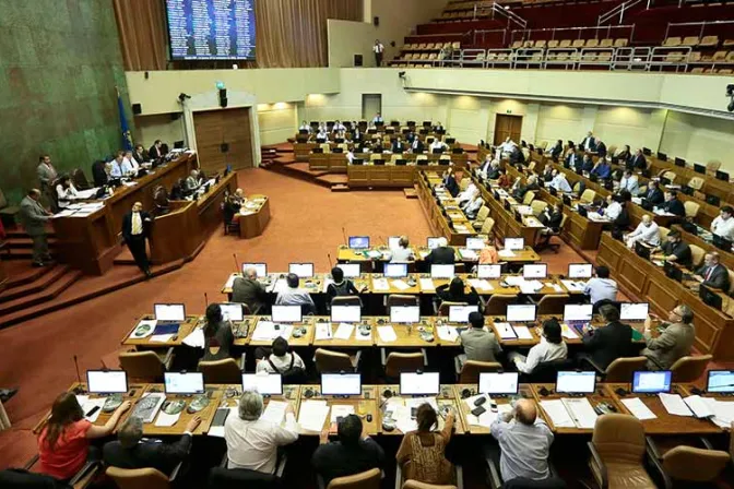 Diputados en Chile rechazan distribuir polémico libro de educación sexual