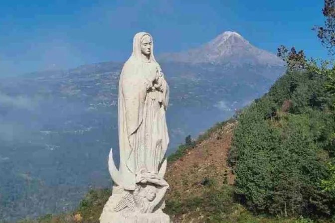 Inauguran el “Camino de Guadalupe” en las faldas de un volcán en México