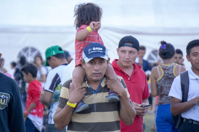 Inmigrantes no son estadísticas criminales sino personas de carne y hueso, dice Cardenal