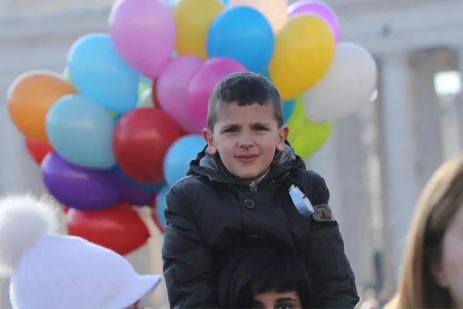 Miles de niños piden paz para el mundo junto al Papa en el Ángelus