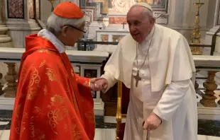 El Cardenal Zen y el Papa Francisco en la Basílica de San Pedro,. Crédito: Twitter @CardJosephZen 