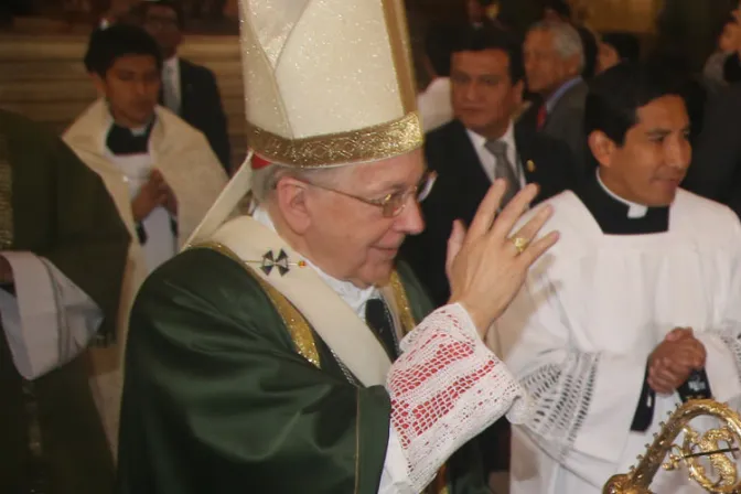 Cardenal alienta diálogo democrático para evitar enfrentamiento de poderes en Perú