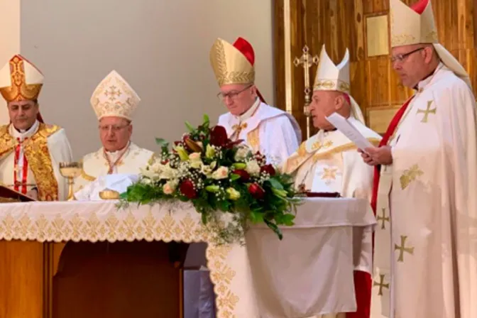 El nacimiento de Dios en un pequeño niño desafía la lógica humana, afirma Cardenal Parolin