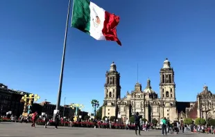 Zócalo de la Ciudad de México y al fondo la Catedral Primada de México. Foto: David Ramos / ACI Prensa. 