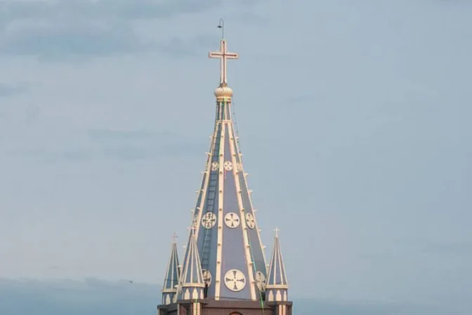 Soldados invaden catedral católica y detienen a Arzobispo en Myanmar