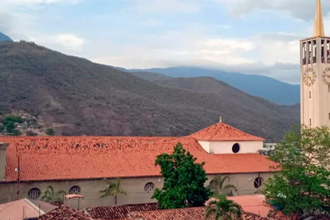 Se desploma parte del techo de Catedral en Venezuela durante un concierto sacro